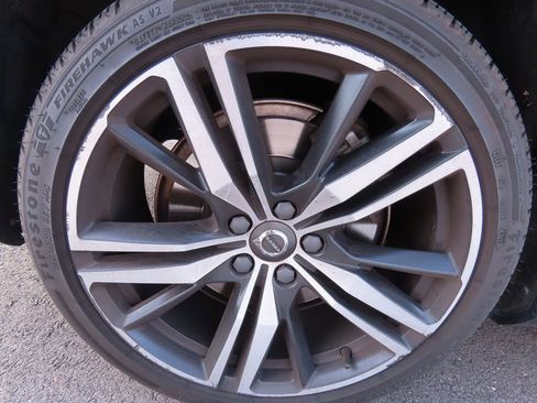 Used 2019 Volvo V60 T6 R-Design image 17