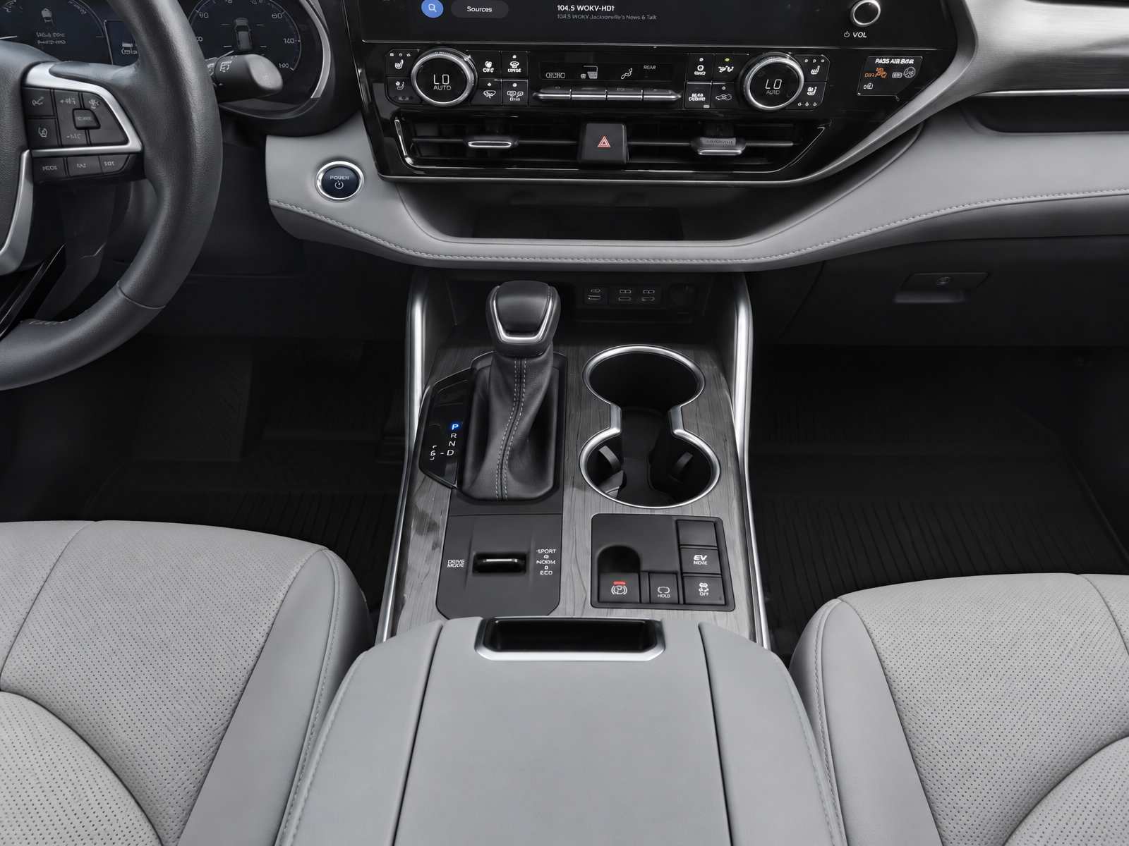 Used 2023 Toyota Highlander Limited FWD image 19