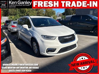 Used 2022 Chrysler Pacifica Touring-L