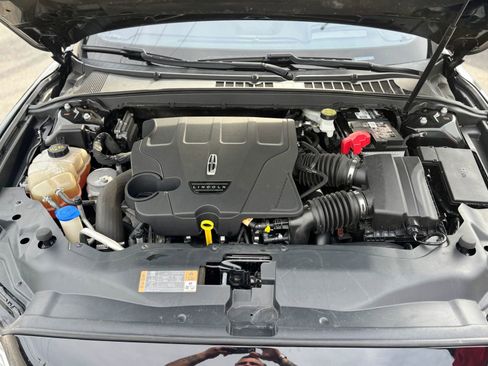 Used 2019 Lincoln Continental Reserve AWD/4WD image 9