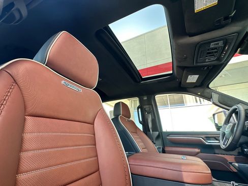 New 2026 GMC Sierra 2500 Denali Ultimate w/ LPO, Black Badging Package AWD/4WD image 17