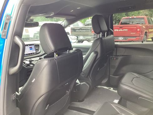 New 2027 Chrysler Pacifica Select AWD/4WD image 19
