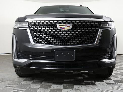 Used 2023 Cadillac Escalade Luxury image 2