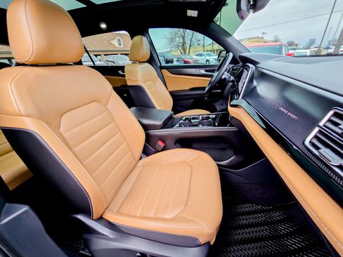 Used 2024 Volkswagen Atlas Cross Sport SEL R-Line image 30