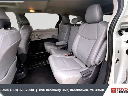 Used 2021 Toyota Sienna XLE image 19