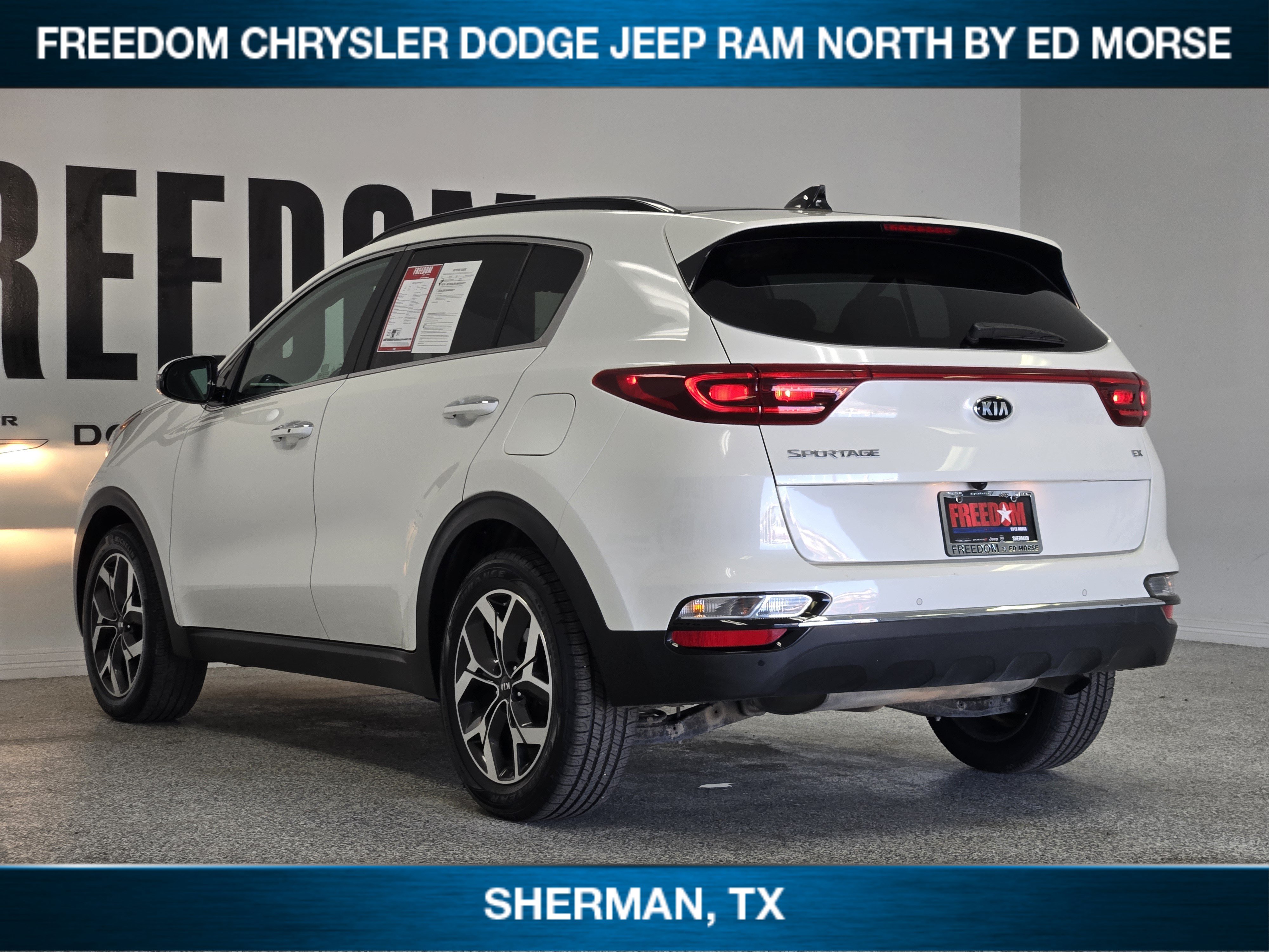 Used 2021 Kia Sportage EX w/ EX Technology Package FWD image 4