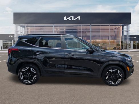 Certified 2024 Kia Seltos SX w/ SX Sunroof Package AWD/4WD image 3