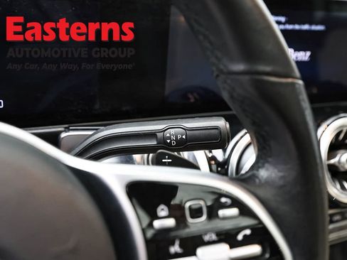 Used 2021 Mercedes-Benz GLB 250 4MATIC image 17