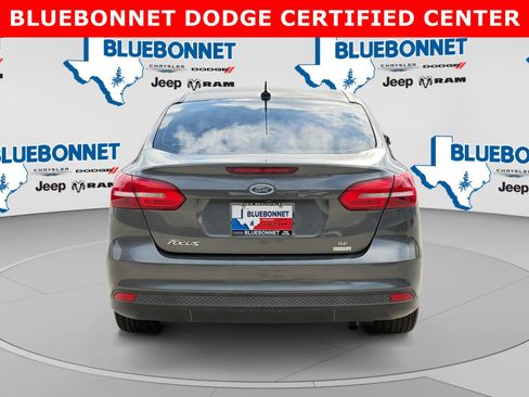 Used 2018 Ford Focus SE w/ SE Appearance Package FWD image 6