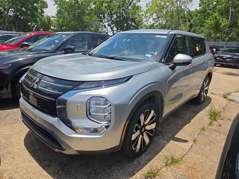 Used 2025 Mitsubishi Outlander SE AWD/4WD image 1