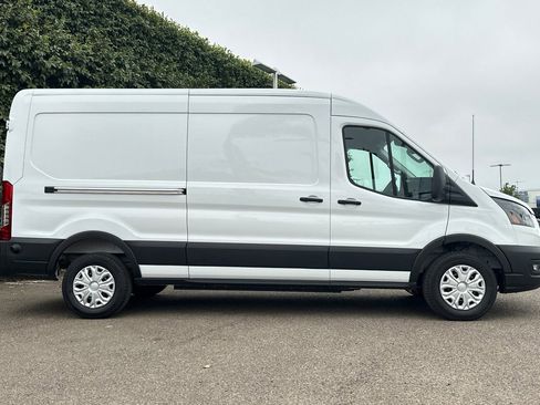 New 2025 Ford E-Transit 148 Medium Roof image 3