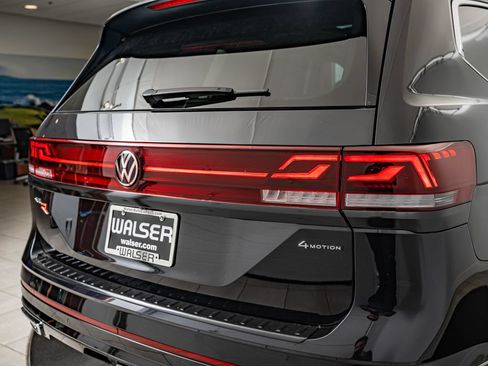 Used 2024 Volkswagen Atlas SEL Premium R-Line AWD/4WD image 15