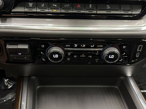 Used 2025 Chevrolet Silverado 2500 High Country w/ Midnight Edition AWD/4WD image 25
