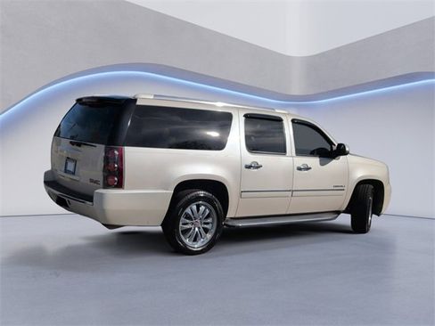 Used 2013 GMC Yukon XL Denali image 4