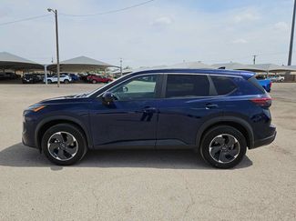 Used 2025 Nissan Rogue SV FWD video 5