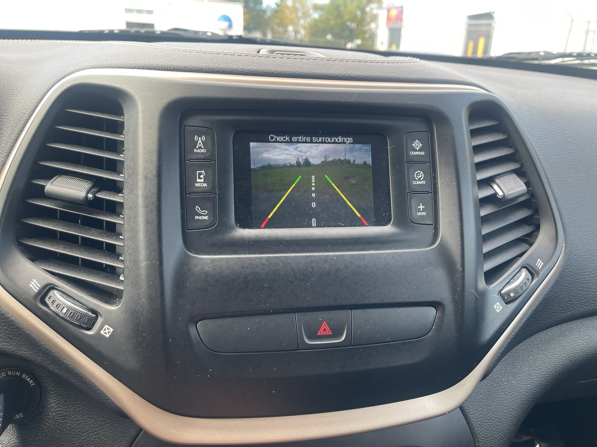 Used 2015 Jeep Cherokee Latitude AWD/4WD image 15