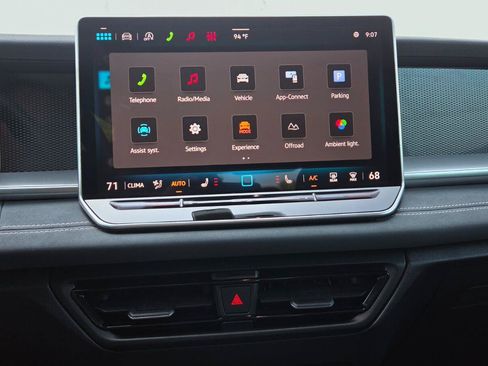 Certified 2026 Volkswagen Tiguan SE AWD/4WD image 38