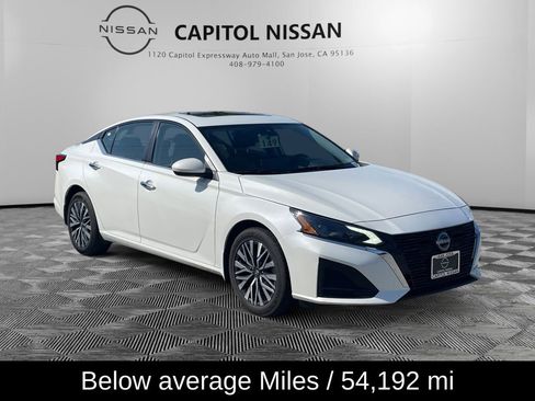 Used 2023 Nissan Altima 2.5 SV w/ SV Premium Package image 3