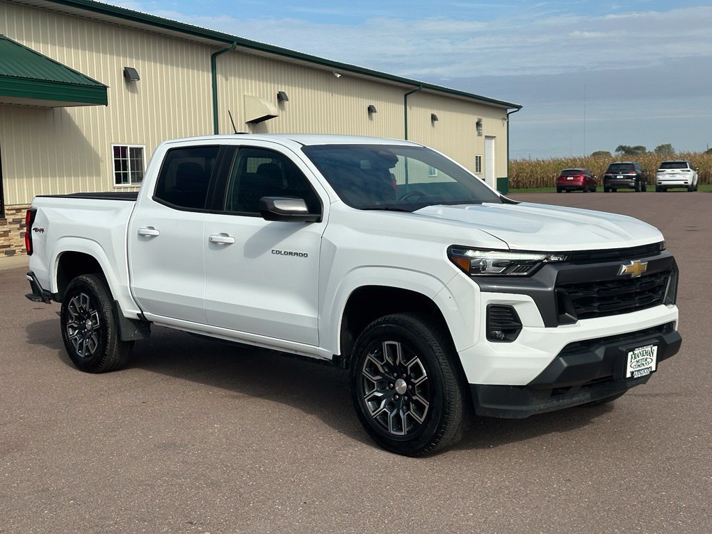Used 2023 Chevrolet Colorado LT w/ LT Convenience Package III AWD/4WD image 7