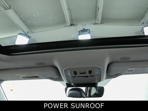 Used 2024 Toyota Highlander XLE FWD image 22