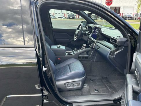 Used 2026 Toyota 4Runner Platinum AWD/4WD image 17