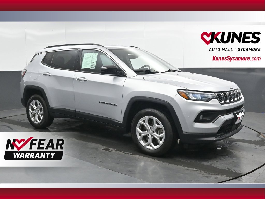 Used 2024 Jeep Compass Latitude AWD/4WD image 1