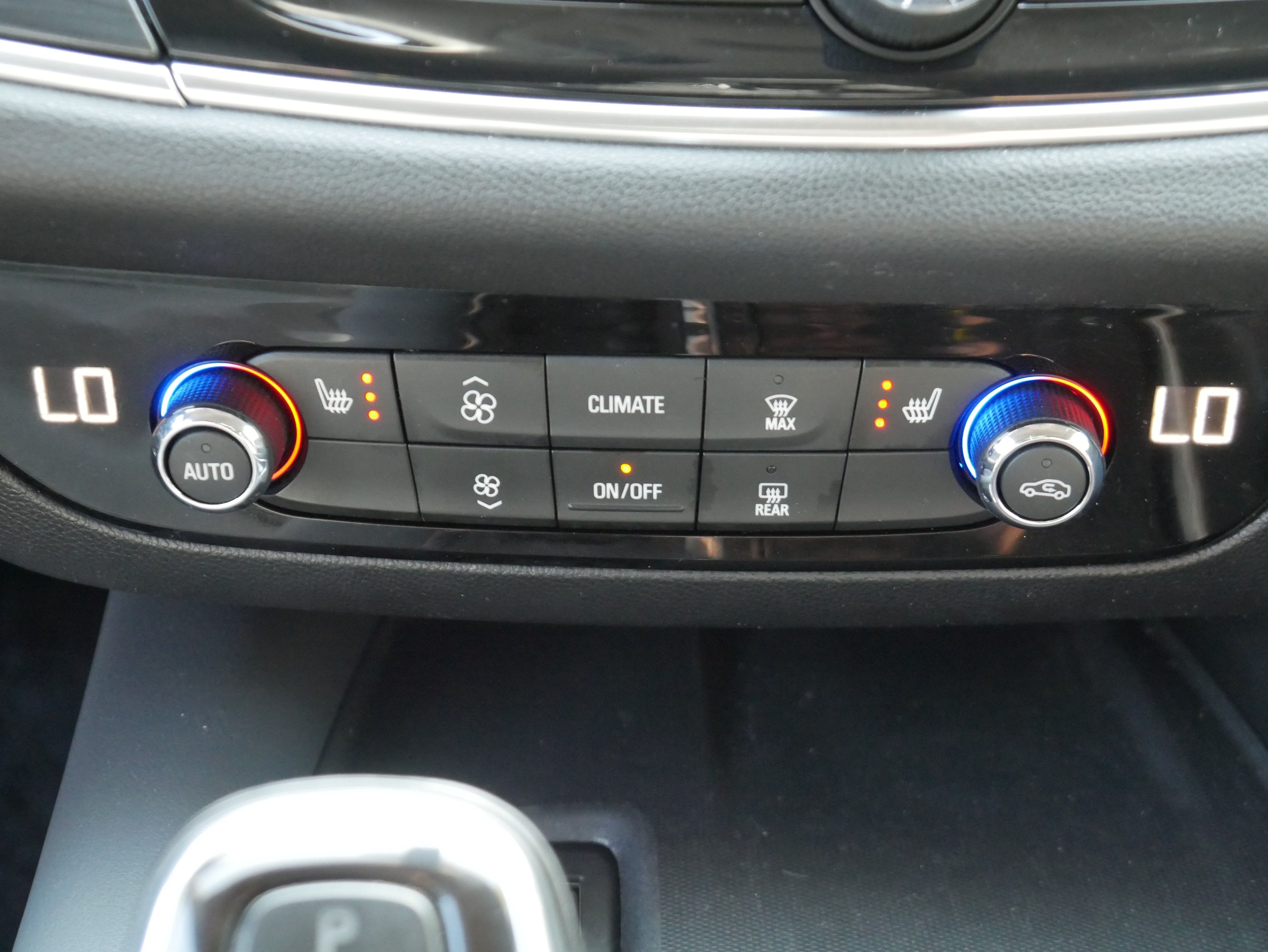 Used 2019 Buick Enclave Essence AWD/4WD image 22
