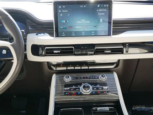 Used 2023 Lincoln Aviator Black Label w/ Dynamic Handling Package image 17