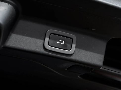 Used 2018 Jaguar F-PACE S image 56