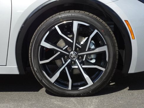 New 2026 Toyota Prius Plug-In Hybrid FWD image 4
