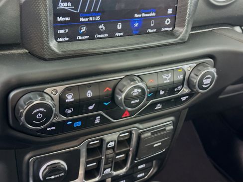 Used 2023 Jeep Wrangler Unlimited Sahara w/ Cold Weather Group AWD/4WD image 23