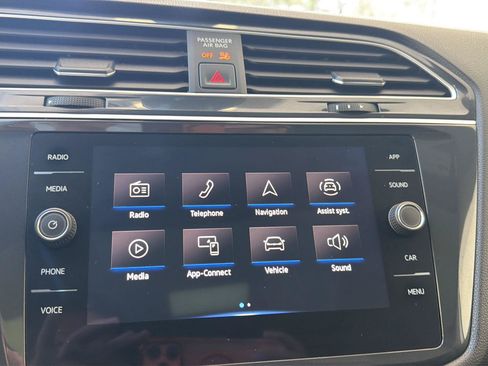 Certified 2024 Volkswagen Tiguan SE R-Line AWD/4WD image 21