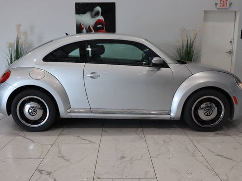 Used 2013 Volkswagen Beetle 2.5 FWD image 2