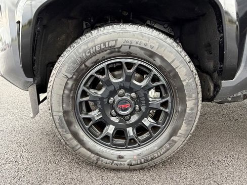 Used 2025 Toyota Tacoma TRD Sport AWD/4WD image 17