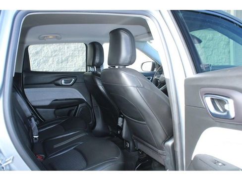 Used 2022 Jeep Compass Latitude image 12