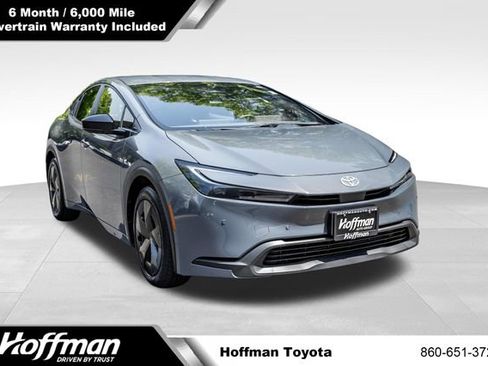Used 2025 Toyota Prius LE FWD image 1