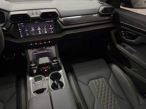 Used 2025 Lamborghini Urus SE AWD/4WD image 33
