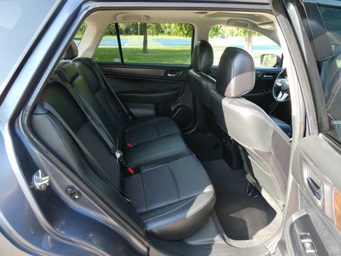 Used 2016 Subaru Outback 2.5i Limited AWD/4WD image 31