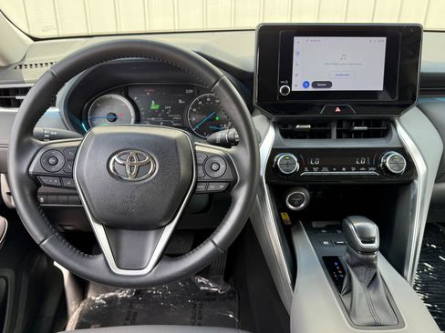 Used 2023 Toyota Venza LE AWD/4WD image 9