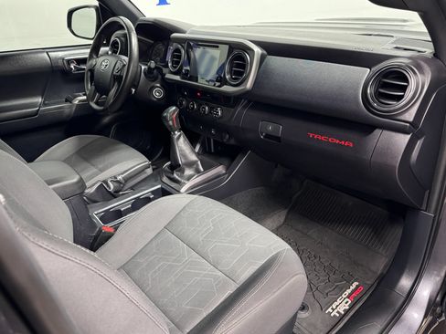 Used 2017 Toyota Tacoma TRD Sport w/ Tow Package AWD/4WD image 14