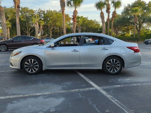 Used 2017 Nissan Altima 2.5 SL w/ 2.5 Technology Package FWD image 8