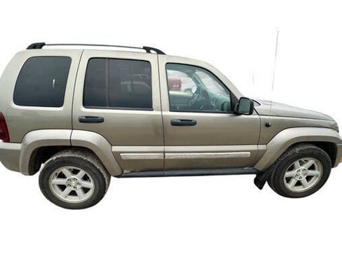Used 2005 Jeep Liberty Limited AWD/4WD image 7