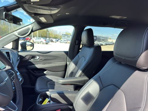New 2026 Chrysler Voyager LX FWD image 26
