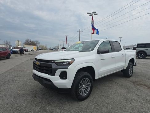 Used 2024 Chevrolet Colorado LT w/ LT Convenience Package III image 10
