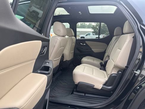 Used 2023 Chevrolet Traverse LT w/ LT Premium Package AWD/4WD image 16