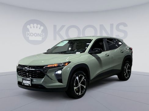 Used 2024 Chevrolet Trax RS w/ Driver Confidence Package image 1