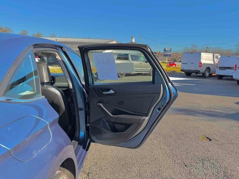 Used 2019 Volkswagen Jetta SE w/ Cold Weather Package image 19