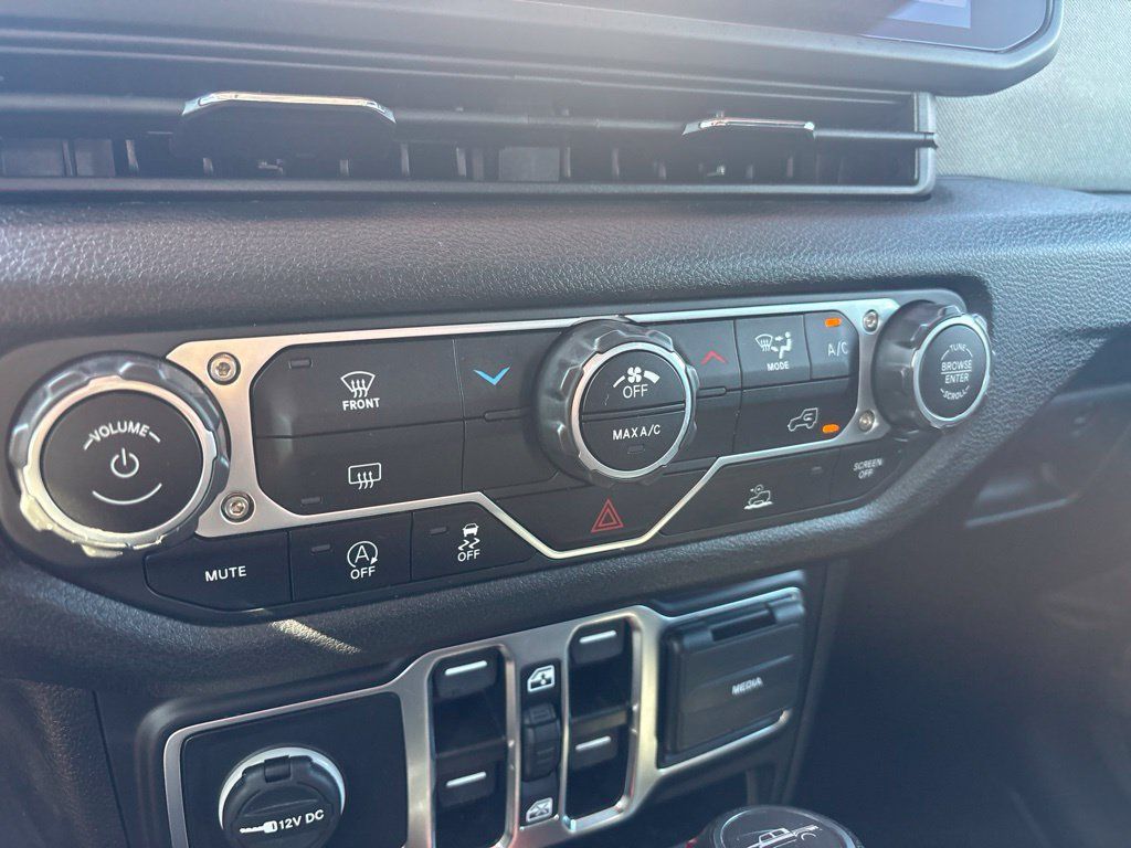 Used 2025 Jeep Gladiator Sport AWD/4WD image 18