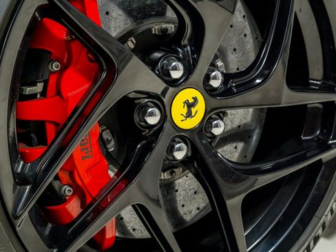 Used 2018 Ferrari 812 Superfast RWD image 31