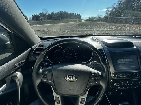 Used 2014 Kia Sorento SX w/ 3rd Row Package image 12